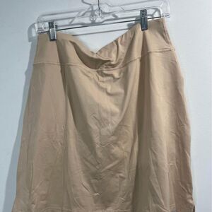 Tan skort size large nwt
